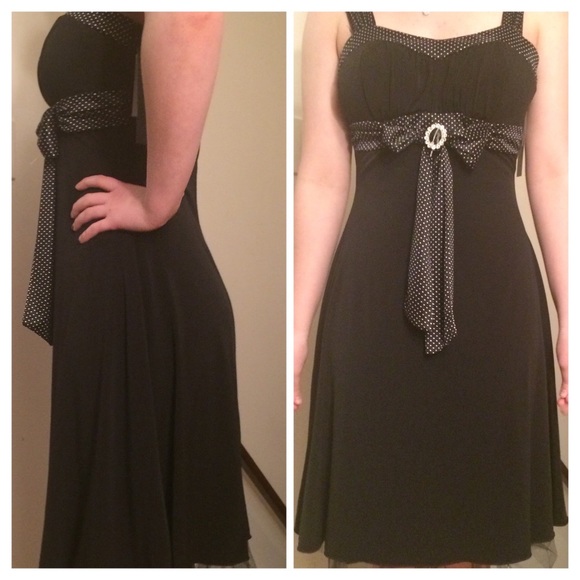 NWT dress. Size M. black w/polka-dot trim. - Picture 2 of 4